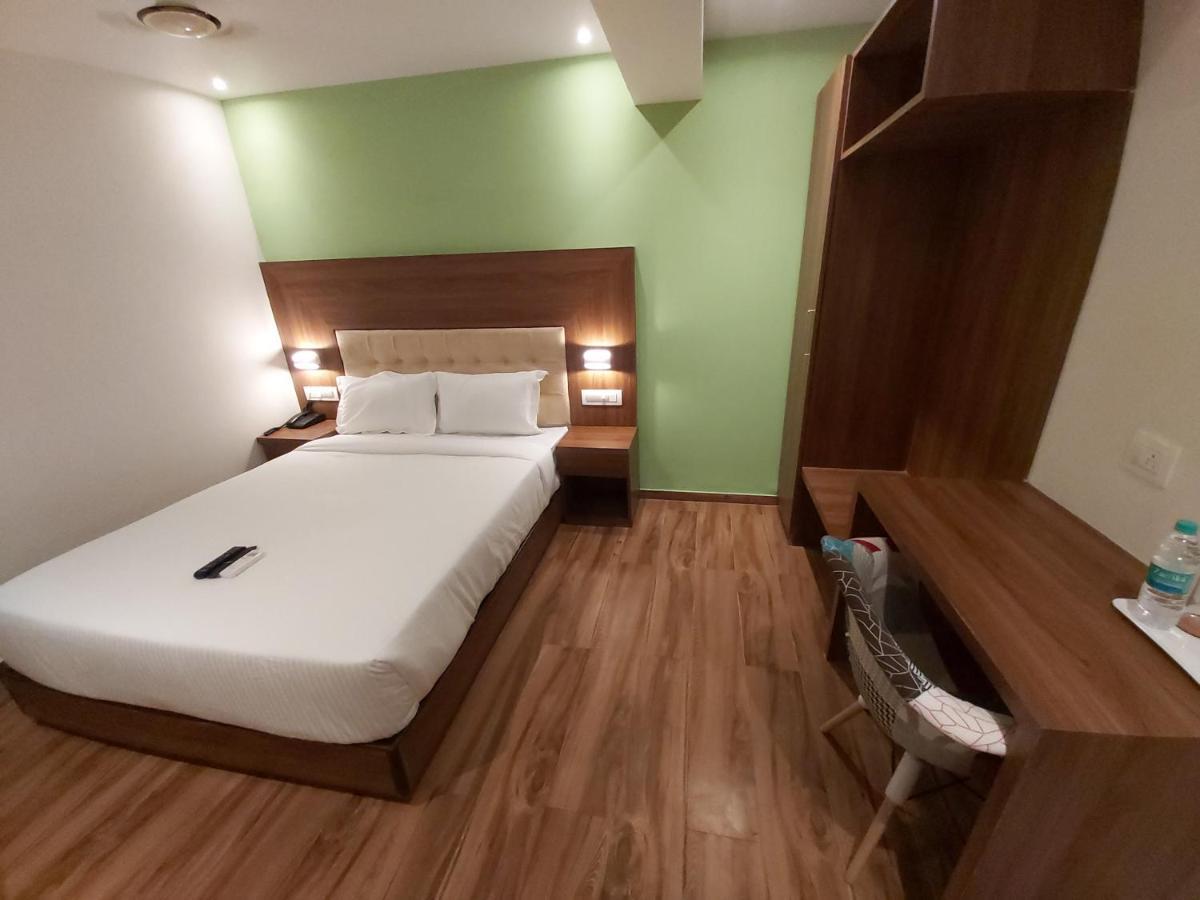 Fluorescent By Bizzgrow Hotels International Airport - Formerly Known As Byaris International Mumbai Exterior foto